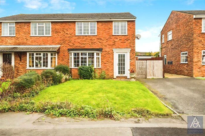 3 Bedroom Semi-Detached House For Sale In Fox Way, Buckingham, Buckinghamshire, MK18