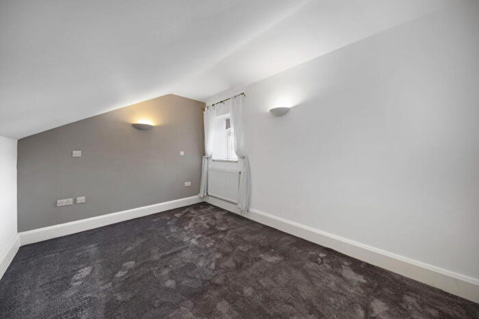 2 Bedroom Duplex For Sale In Matlock Green, Matlock, DE4
