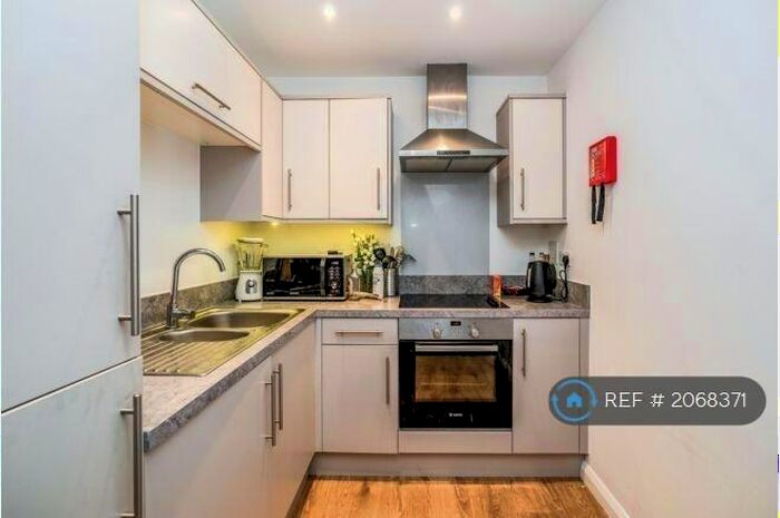 1 Bedroom Flat To Rent In Corporation Street, High Wycombe, HP13