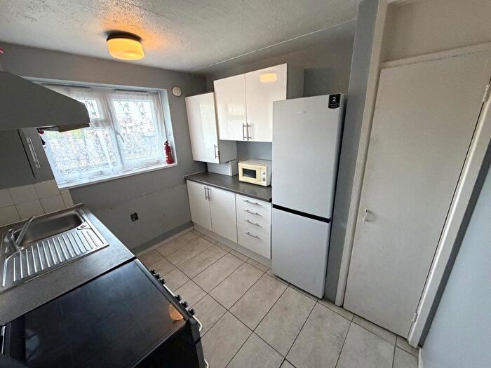 1 Bedroom Flat To Rent In Navarre Road, East Ham, E6