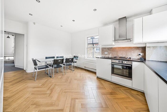 3 Bedroom Flat To Rent In Telferscot Road, Balham, London, SW12