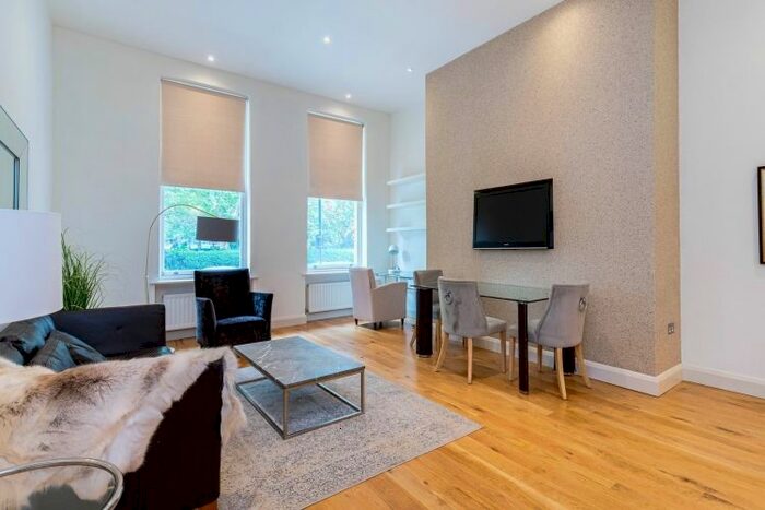 3 Bedroom Flat To Rent In Nevern Square, London, SW5