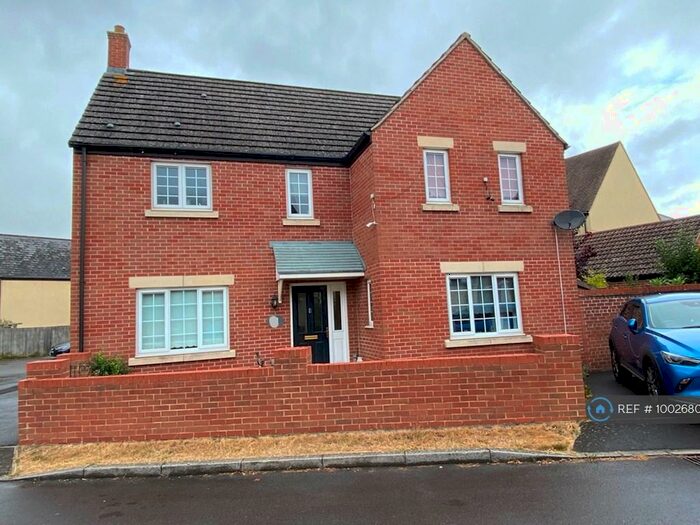 4 Bedroom Detached House To Rent In Cassini Drive, Swindon, SN25