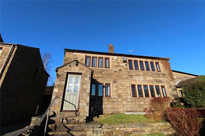 3 Bedroom Semi-Detached House To Rent In Slack Hall, Austerlands, Oldham, Greater Manchester, OL4