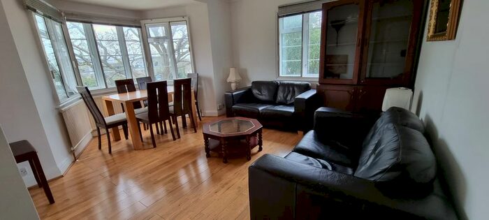 3 Bedroom Flat To Rent In Penweriss Road, Hounslow Osterly, TW5