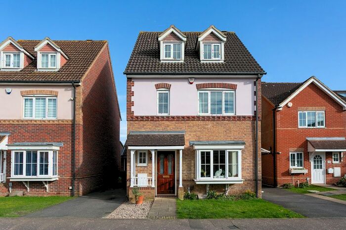 4 Bedroom Detached House To Rent In Westland Close, Leavesden, Watford, WD25
