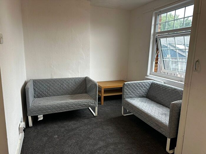 3 Bedroom Flat To Rent In Cowley Road, Oxford, OX4