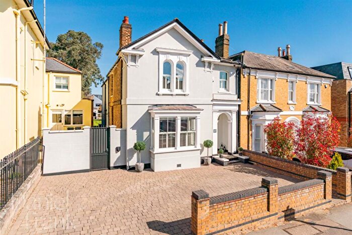 4 Bedroom Detached House For Sale In Queens Road, Buckhurst Hill, IG9