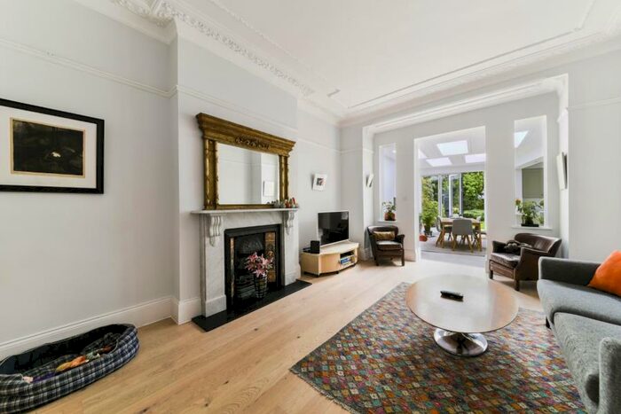 3 Bedroom Flat To Rent In Downside Crescent, Hampstead, NW3