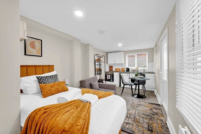 1 Bedroom Studio To Rent In Wightman Road, Haringey, London, N8