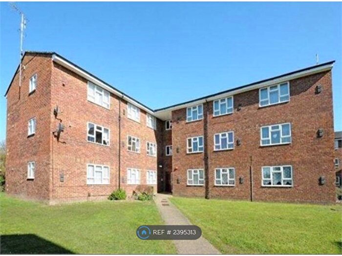 2 Bedroom Flat To Rent In Datchet, Windsor, SL3