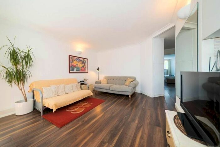 3 Bedroom Flat To Rent In Upper Whistler Walk, World's End Estate, London, SW10