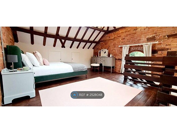 Studio To Rent In Ham Green Lane, Redditch, B97