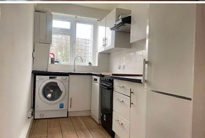 2 Bedroom Flat To Rent In Angell Road, London, SW9
