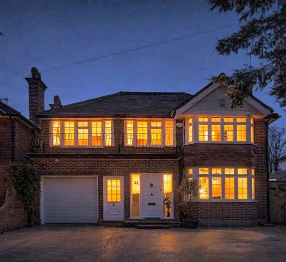 5 Bedroom Detached House To Rent In Hillingdon Hill, Uxbridge, UB10