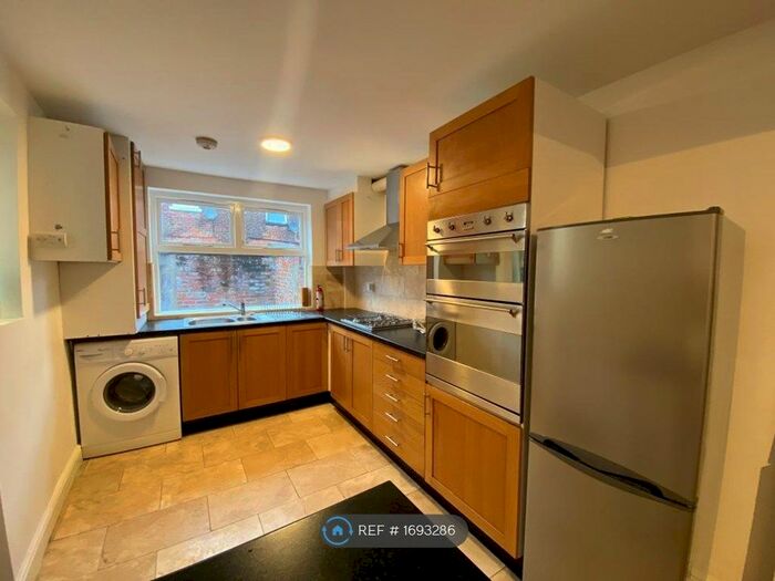 3 Bedroom Terraced House To Rent In Cadogan Street, Manchester, M14