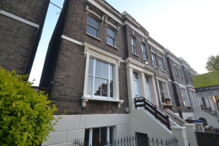3 Bedroom Maisonette For Sale In Southwark Park Road, London, SE16