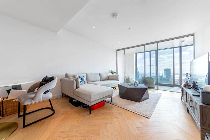 3 Bedroom Apartment To Rent In Landmark Pinnacle, Marsh Wall, London, E14