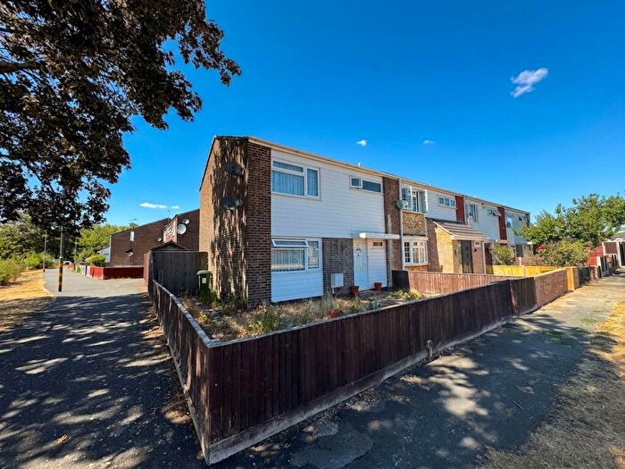 3 Bedroom End Of Terrace House For Sale In Somerville Way, Aylesbury, HP19