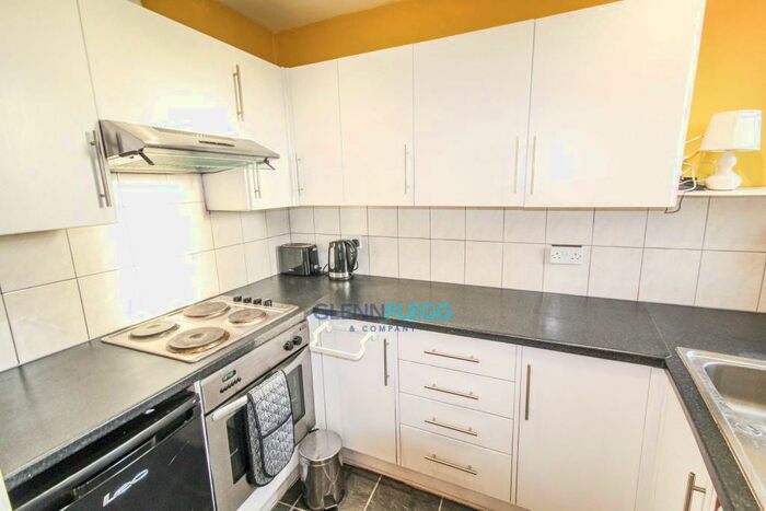 Flat To Rent In Upton Park, Slough, SL1