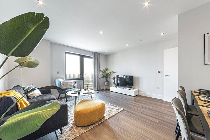 3 Bedroom Flat To Rent In Uncle Southall, Merrick Road, Southall, UB2