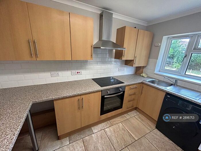 1 Bedroom Flat To Rent In Chequers Road, Loughton, IG10