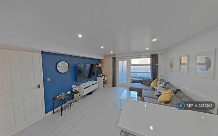 1 Bedroom Flat To Rent In Gateway House, Barking, IG11