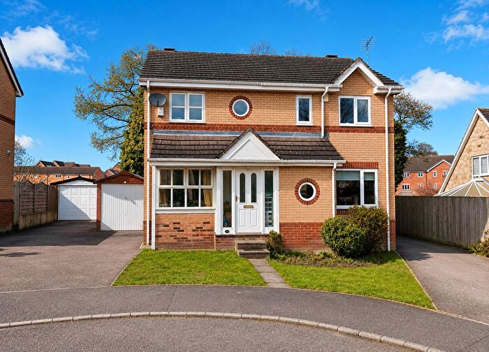2 Bedroom Semi Detached House For Sale In Scholars Walk, Eccleshill, Bradford, BD2