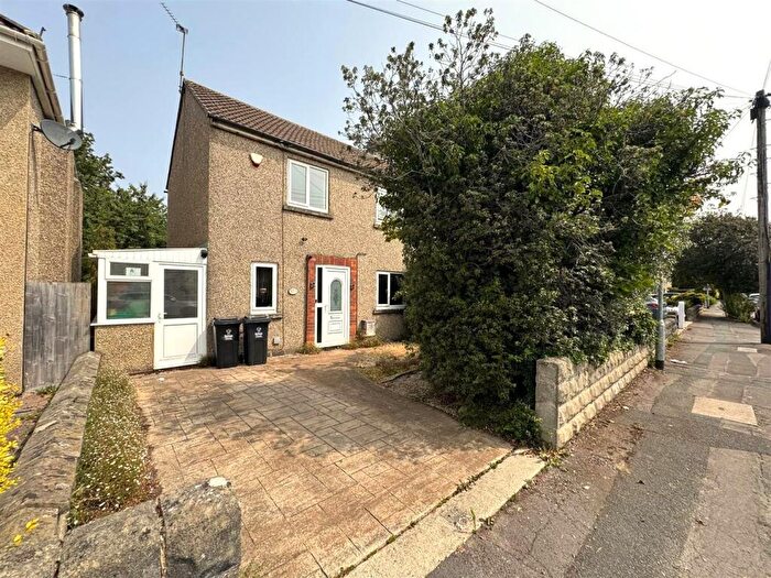 3 Bedroom Semi-Detached House For Sale In Churchward Avenue, Swindon, SN2