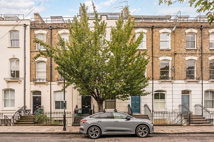 2 Bedroom Flat For Sale In Arundel Square, Islington, N7