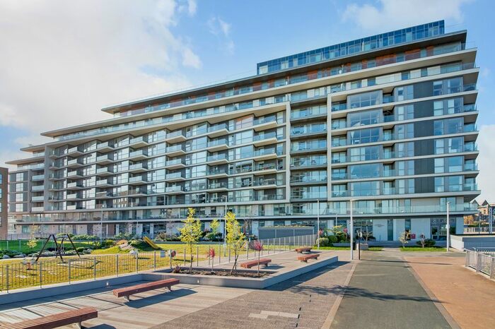 3 Bedroom Flat To Rent In Harrison Walk, London, SE10