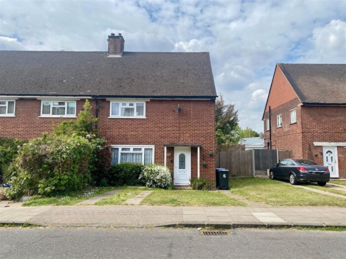 3 Bedroom Property For Sale In Kempe Road, Enfield, EN1