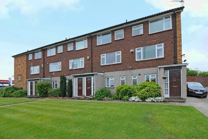 2 Bedroom Maisonette To Rent In Clifton Court, Marlow Road, High Wycombe, HP11