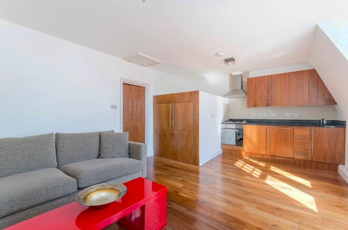 2 Bedroom Flat To Rent In Gledstanes Road, London, W14