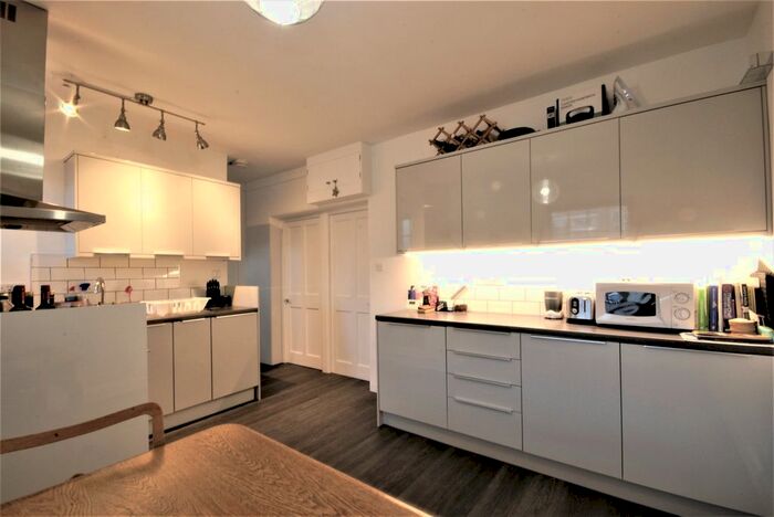 2 Bedroom Flat To Rent In Frankham House, London, SE8