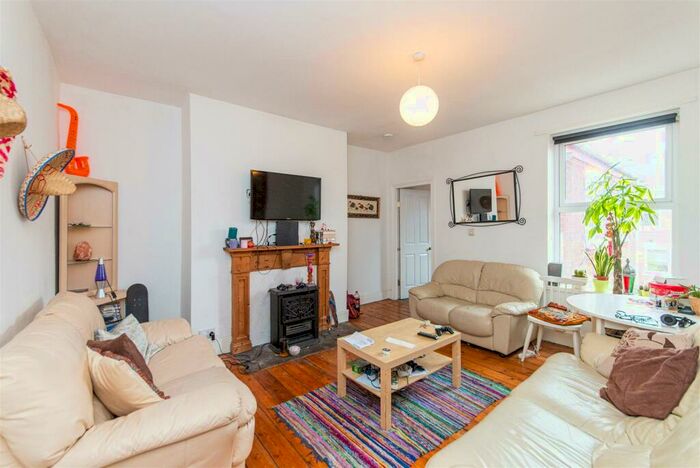 3 Bedroom Flat To Rent In South View West, Heaton, Newcastle Upon Tyne, NE6