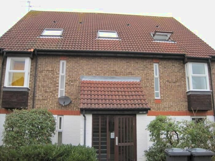 1 Bedroom Flat To Rent In Colburn Crescent, Guildford, Surrey, GU4