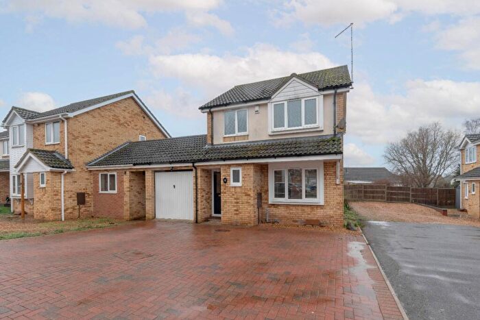 3 Bedroom Link Detached House For Sale In Hillfield, Alconbury, Huntingdon, Cambridgeshire, PE28