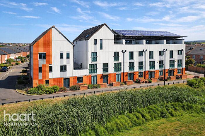 6 Bedroom Town House For Sale In Knot Tiers Drive, Northampton, NN5