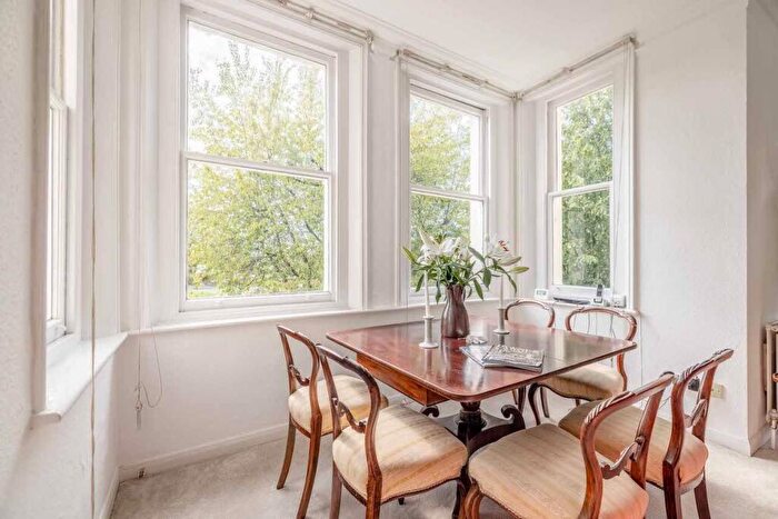2 Bedroom Apartment For Sale In Wexham Road, Wexham, Slough, SL2
