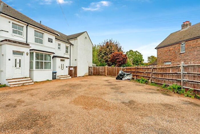2 Bedroom Flat For Sale In Moat Road, East Grinstead, RH19