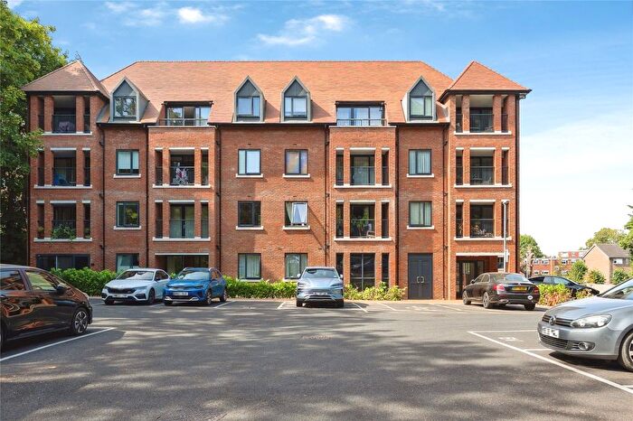 1 Bedroom Flat For Sale In Farrier Place, Kingston Upon Thames, Surrey, KT2
