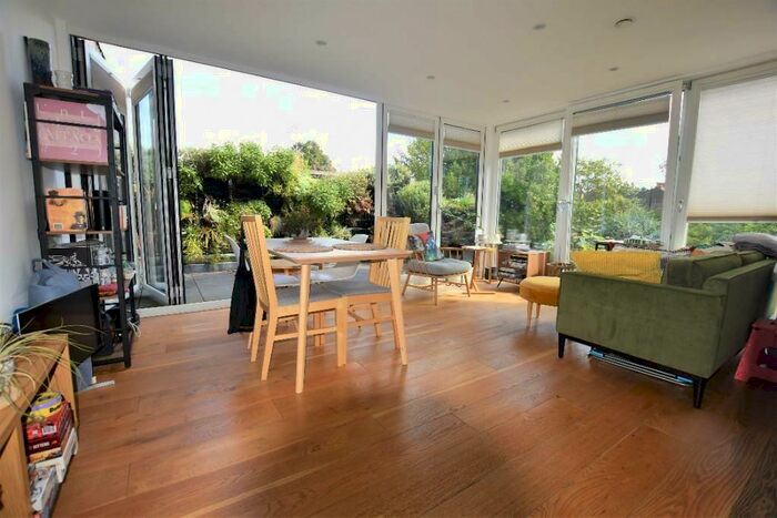 3 Bedroom Mews To Rent In Southgate Grove, London, N1