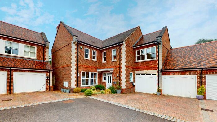 4 Bedroom Detached House To Rent In Fountains Park, Westerham Road, Westerham, Kent, TN16