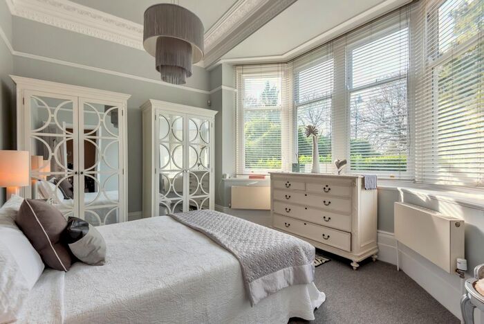 3 Bedroom Flat To Rent In North Common Road, London, W5