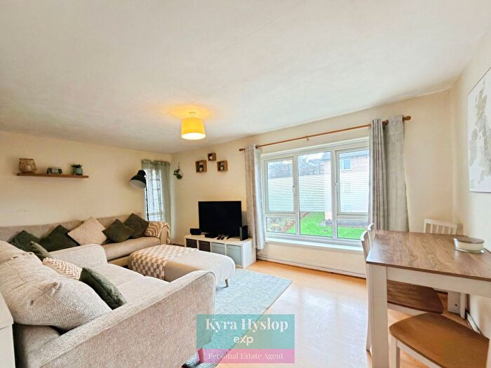 2 Bedroom Flat For Sale In Lloyds Crescent, Exeter, EX1
