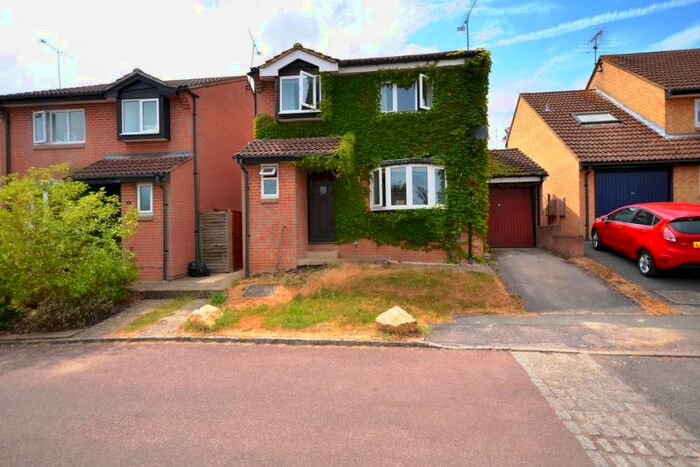 4 Bedroom Detached House To Rent In Chaffinch Close, Wokingham, RG41