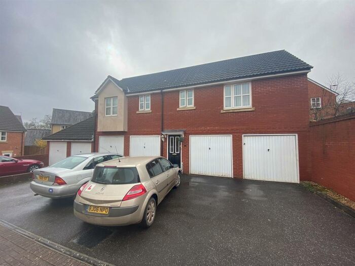 2 Bedroom Coach House To Rent In Mercers Close, Tiverton, EX16