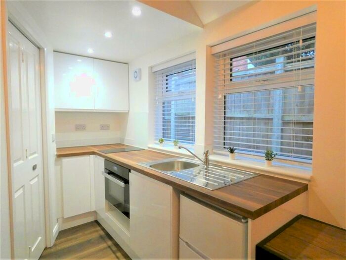 Apartment To Rent In Hartlands Road, Fareham, Hampshire, PO16