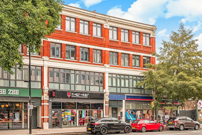3 Bedroom Flat For Sale In Holloway Road, Holloway, N7